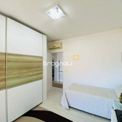 Casa com 225m², 3 quartos (sendo 1 suíte), 2 garagens, no bairro Campeche em Florianópolis