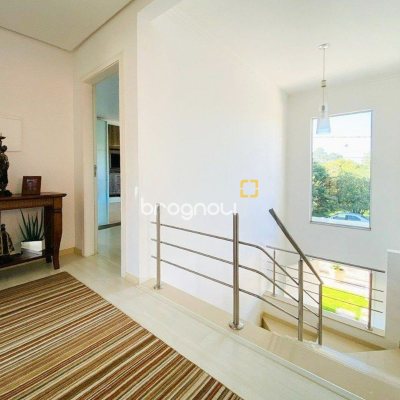 Casa com 225m², 3 quartos (sendo 1 suíte), 2 garagens, no bairro Campeche em Florianópolis