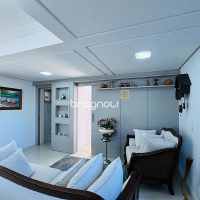 Casa com 225m², 3 quartos (sendo 1 suíte), 2 garagens, no bairro Campeche em Florianópolis