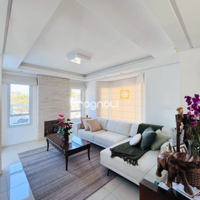 Casa com 225m², 3 quartos (sendo 1 suíte), 2 garagens, no bairro Campeche em Florianópolis