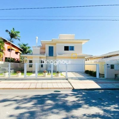 Casa com 225m², 3 quartos (sendo 1 suíte), 2 garagens, no bairro Campeche em Florianópolis
