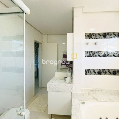 Casa com 225m², 3 quartos (sendo 1 suíte), 2 garagens, no bairro Campeche em Florianópolis