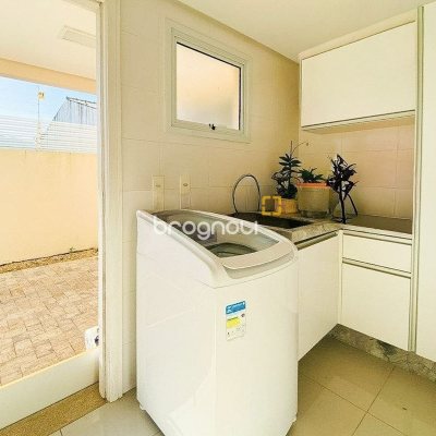 Casa com 225m², 3 quartos (sendo 1 suíte), 2 garagens, no bairro Campeche em Florianópolis