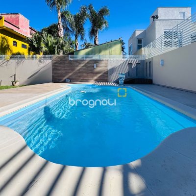 Casa com 225m², 3 quartos (sendo 1 suíte), 2 garagens, no bairro Campeche em Florianópolis