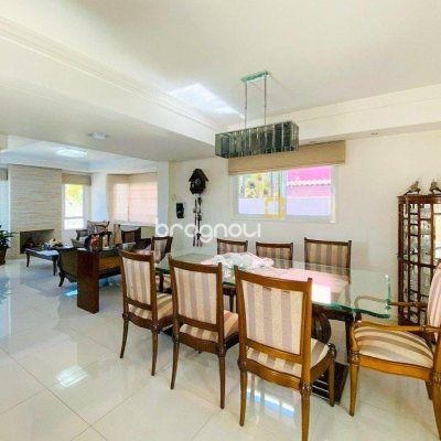 Casa com 225m², 3 quartos (sendo 1 suíte), 2 garagens, no bairro Campeche em Florianópolis