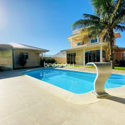Casa com 225m², 3 quartos (sendo 1 suíte), 2 garagens, no bairro Campeche em Florianópolis