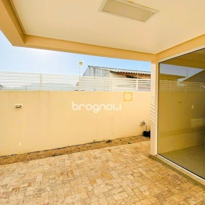 Casa com 225m², 3 quartos (sendo 1 suíte), 2 garagens, no bairro Campeche em Florianópolis
