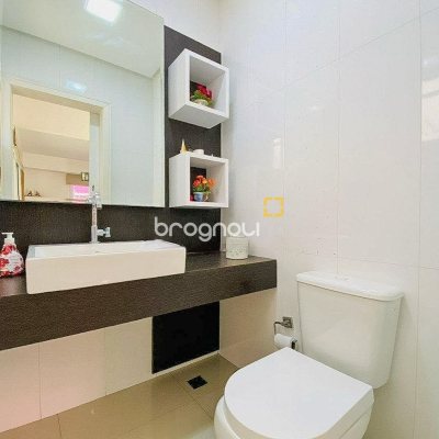 Casa com 225m², 3 quartos (sendo 1 suíte), 2 garagens, no bairro Campeche em Florianópolis