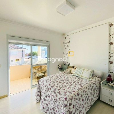 Casa com 225m², 3 quartos (sendo 1 suíte), 2 garagens, no bairro Campeche em Florianópolis