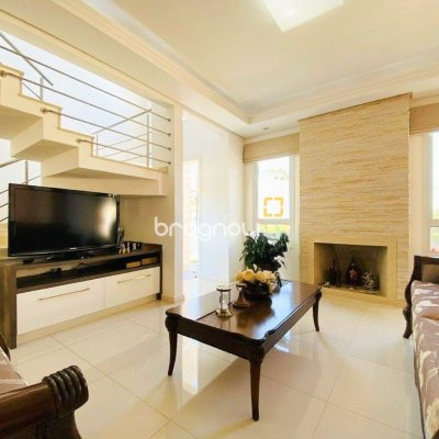 Casa com 225m², 3 quartos (sendo 1 suíte), 2 garagens, no bairro Campeche em Florianópolis