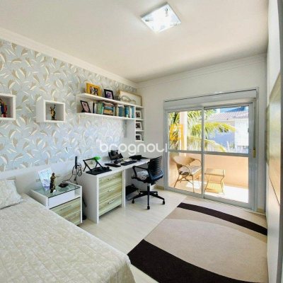 Casa com 225m², 3 quartos (sendo 1 suíte), 2 garagens, no bairro Campeche em Florianópolis