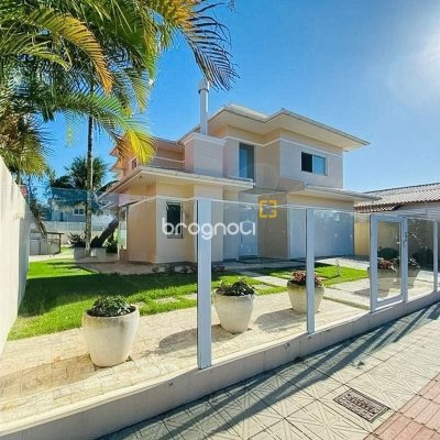 Casa com 225m², 3 quartos (sendo 1 suíte), 2 garagens, no bairro Campeche em Florianópolis