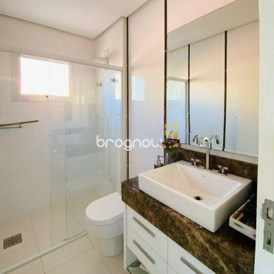 Casa com 225m², 3 quartos (sendo 1 suíte), 2 garagens, no bairro Campeche em Florianópolis