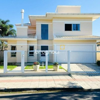 Casa com 225m², 3 quartos (sendo 1 suíte), 2 garagens, no bairro Campeche em Florianópolis