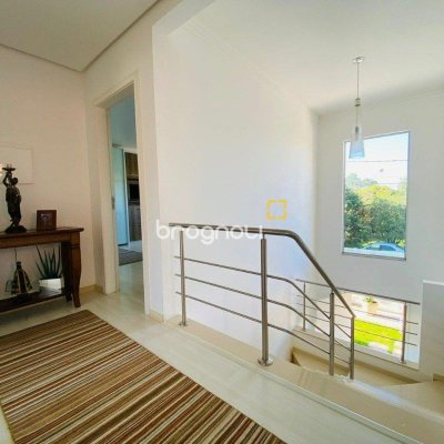 Casa com 225m², 3 quartos (sendo 1 suíte), 2 garagens, no bairro Campeche em Florianópolis