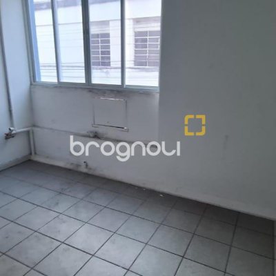 Prédio com 702m², no bairro Centro em Florianópolis