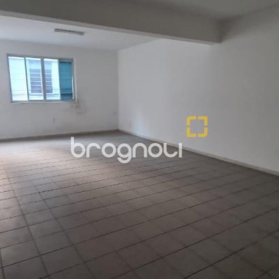 Prédio com 702m², no bairro Centro em Florianópolis