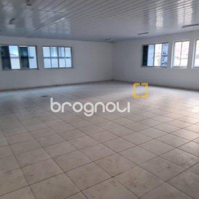 Prédio com 702m², no bairro Centro em Florianópolis