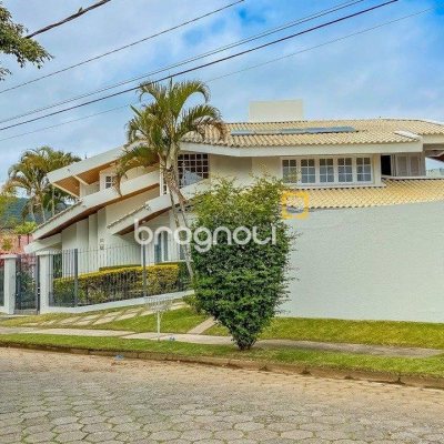 Casa com 329m², 4 quartos (sendo 2 suítes), 3 garagens, no bairro Santa Mônica em Florianópolis