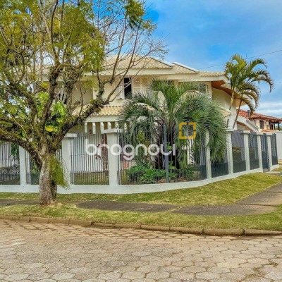 Casa com 329m², 4 quartos (sendo 2 suítes), 3 garagens, no bairro Santa Mônica em Florianópolis