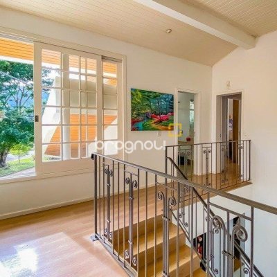 Casa com 329m², 4 quartos (sendo 2 suítes), 3 garagens, no bairro Santa Mônica em Florianópolis