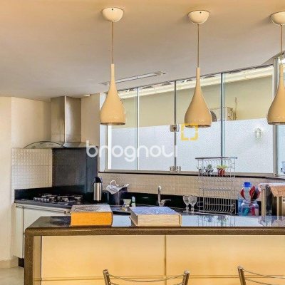 Casa com 329m², 4 quartos (sendo 2 suítes), 3 garagens, no bairro Santa Mônica em Florianópolis