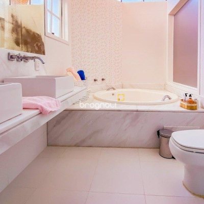 Casa com 329m², 4 quartos (sendo 2 suítes), 3 garagens, no bairro Santa Mônica em Florianópolis