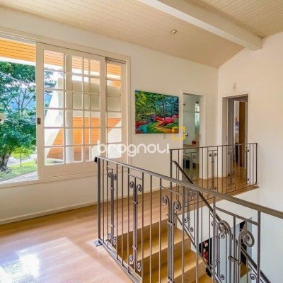 Casa com 329m², 4 quartos (sendo 2 suítes), 3 garagens, no bairro Santa Mônica em Florianópolis