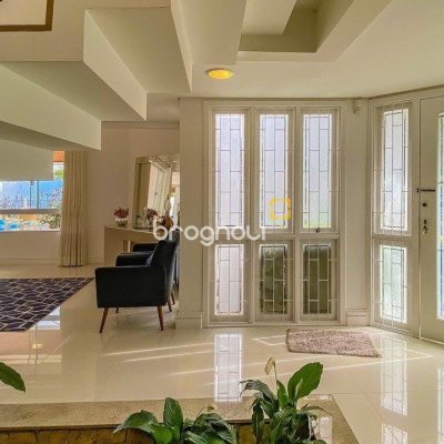Casa com 329m², 4 quartos (sendo 2 suítes), 3 garagens, no bairro Santa Mônica em Florianópolis