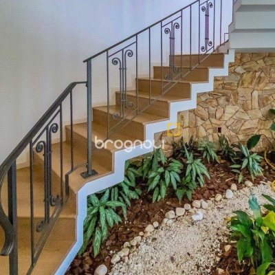 Casa com 329m², 4 quartos (sendo 2 suítes), 3 garagens, no bairro Santa Mônica em Florianópolis