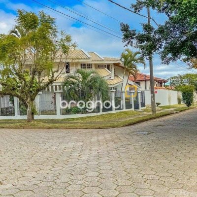 Casa com 329m², 4 quartos (sendo 2 suítes), 3 garagens, no bairro Santa Mônica em Florianópolis