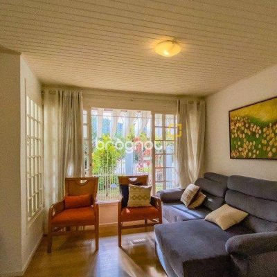 Casa com 329m², 4 quartos (sendo 2 suítes), 3 garagens, no bairro Santa Mônica em Florianópolis