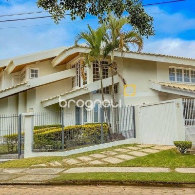 Casa com 329m², 4 quartos (sendo 2 suítes), 3 garagens, no bairro Santa Mônica em Florianópolis