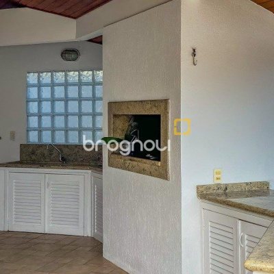 Casa com 329m², 4 quartos (sendo 2 suítes), 3 garagens, no bairro Santa Mônica em Florianópolis