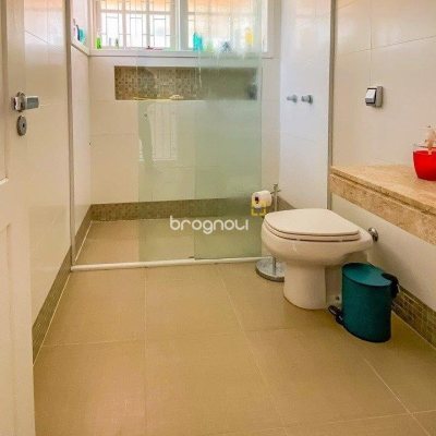 Casa com 329m², 4 quartos (sendo 2 suítes), 3 garagens, no bairro Santa Mônica em Florianópolis