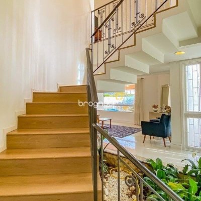 Casa com 329m², 4 quartos (sendo 2 suítes), 3 garagens, no bairro Santa Mônica em Florianópolis
