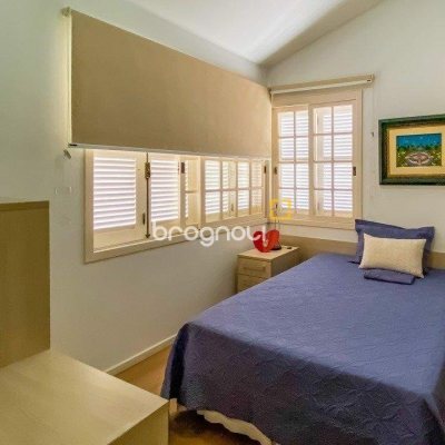 Casa com 329m², 4 quartos (sendo 2 suítes), 3 garagens, no bairro Santa Mônica em Florianópolis