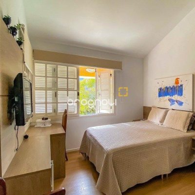 Casa com 329m², 4 quartos (sendo 2 suítes), 3 garagens, no bairro Santa Mônica em Florianópolis