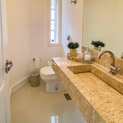 Casa com 329m², 4 quartos (sendo 2 suítes), 3 garagens, no bairro Santa Mônica em Florianópolis