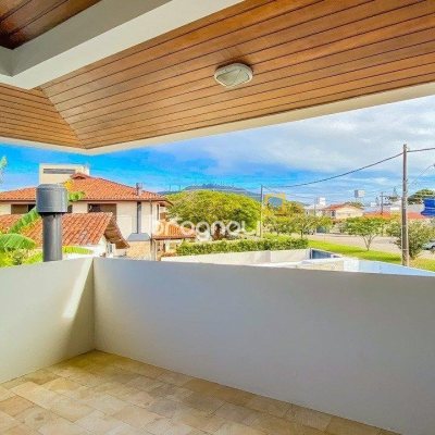 Casa com 329m², 4 quartos (sendo 2 suítes), 3 garagens, no bairro Santa Mônica em Florianópolis