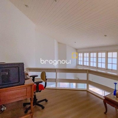 Casa com 329m², 4 quartos (sendo 2 suítes), 3 garagens, no bairro Santa Mônica em Florianópolis