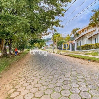Casa com 329m², 4 quartos (sendo 2 suítes), 3 garagens, no bairro Santa Mônica em Florianópolis