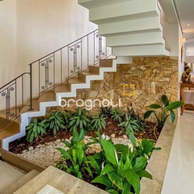 Casa com 329m², 4 quartos (sendo 2 suítes), 3 garagens, no bairro Santa Mônica em Florianópolis