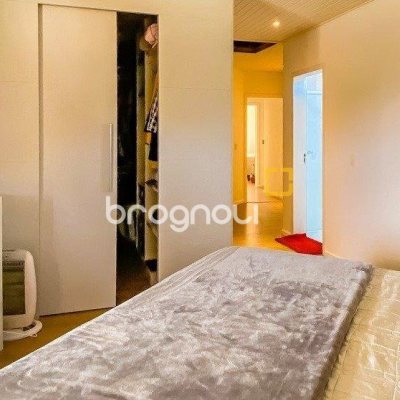 Casa com 329m², 4 quartos (sendo 2 suítes), 3 garagens, no bairro Santa Mônica em Florianópolis
