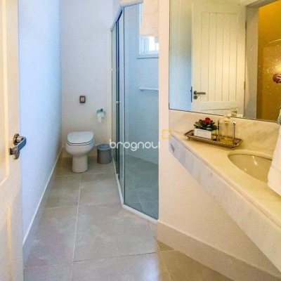 Casa com 329m², 4 quartos (sendo 2 suítes), 3 garagens, no bairro Santa Mônica em Florianópolis