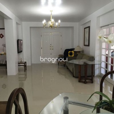 Casa com 250m², 5 quartos (sendo 3 suítes), 4 garagens, no bairro Jurerê Internacional em Florianópolis