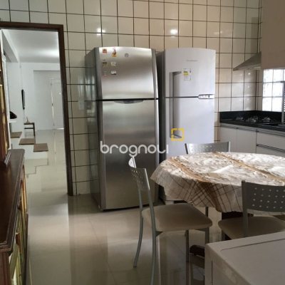 Casa com 250m², 5 quartos (sendo 3 suítes), 4 garagens, no bairro Jurerê Internacional em Florianópolis
