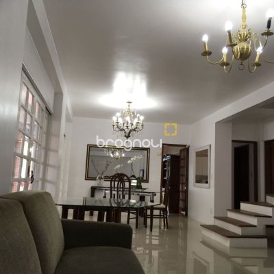 Casa com 250m², 5 quartos (sendo 3 suítes), 4 garagens, no bairro Jurerê Internacional em Florianópolis