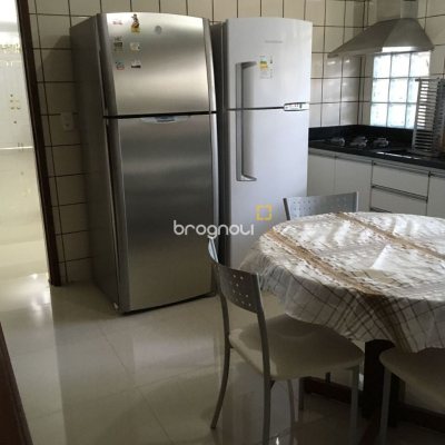 Casa com 250m², 5 quartos (sendo 3 suítes), 4 garagens, no bairro Jurerê Internacional em Florianópolis