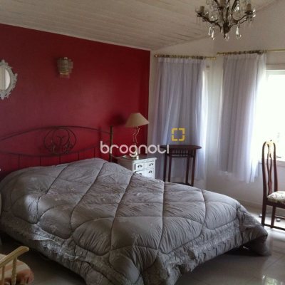 Casa com 250m², 5 quartos (sendo 3 suítes), 4 garagens, no bairro Jurerê Internacional em Florianópolis